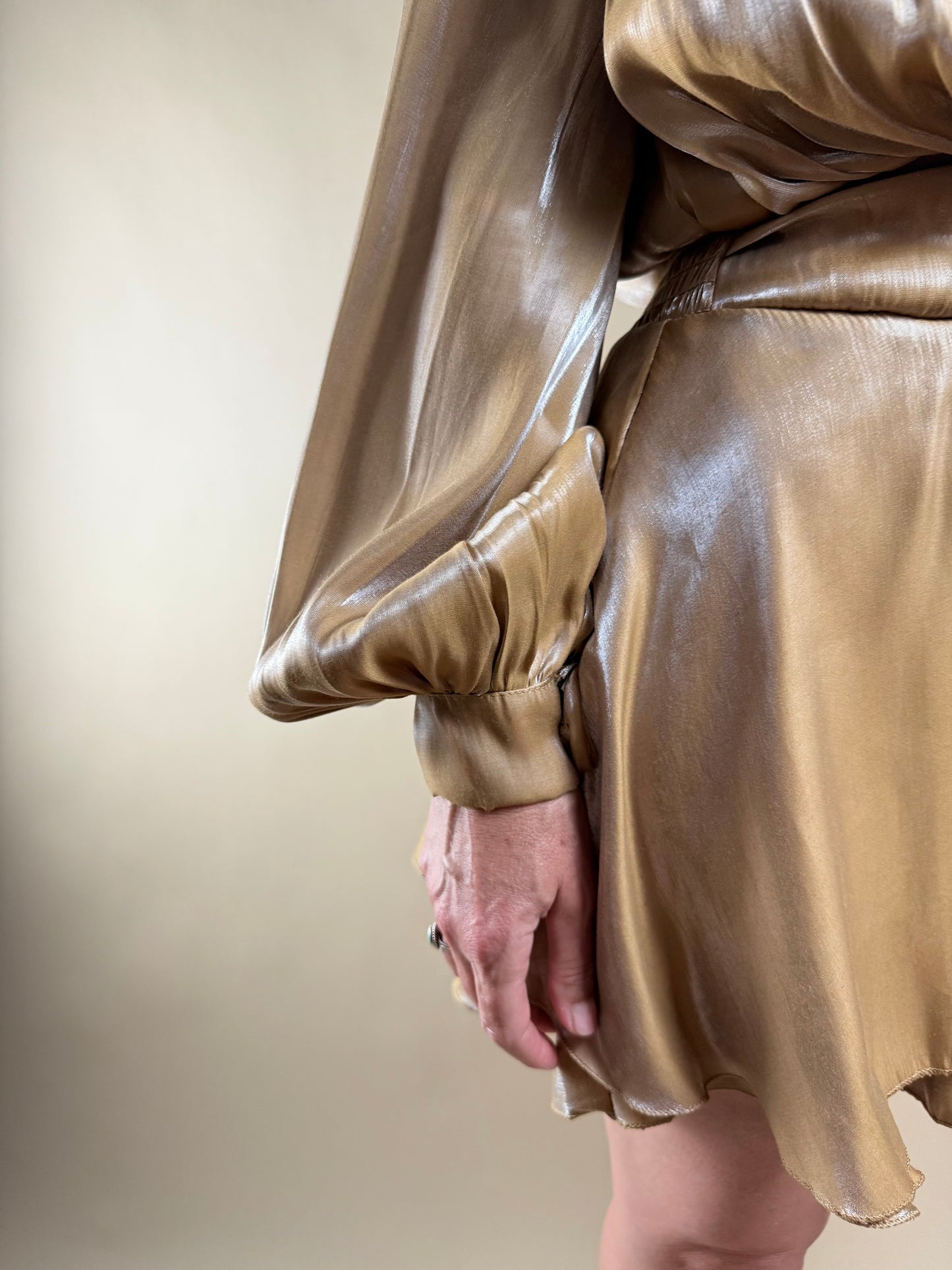 Robe Dorée Éclatante