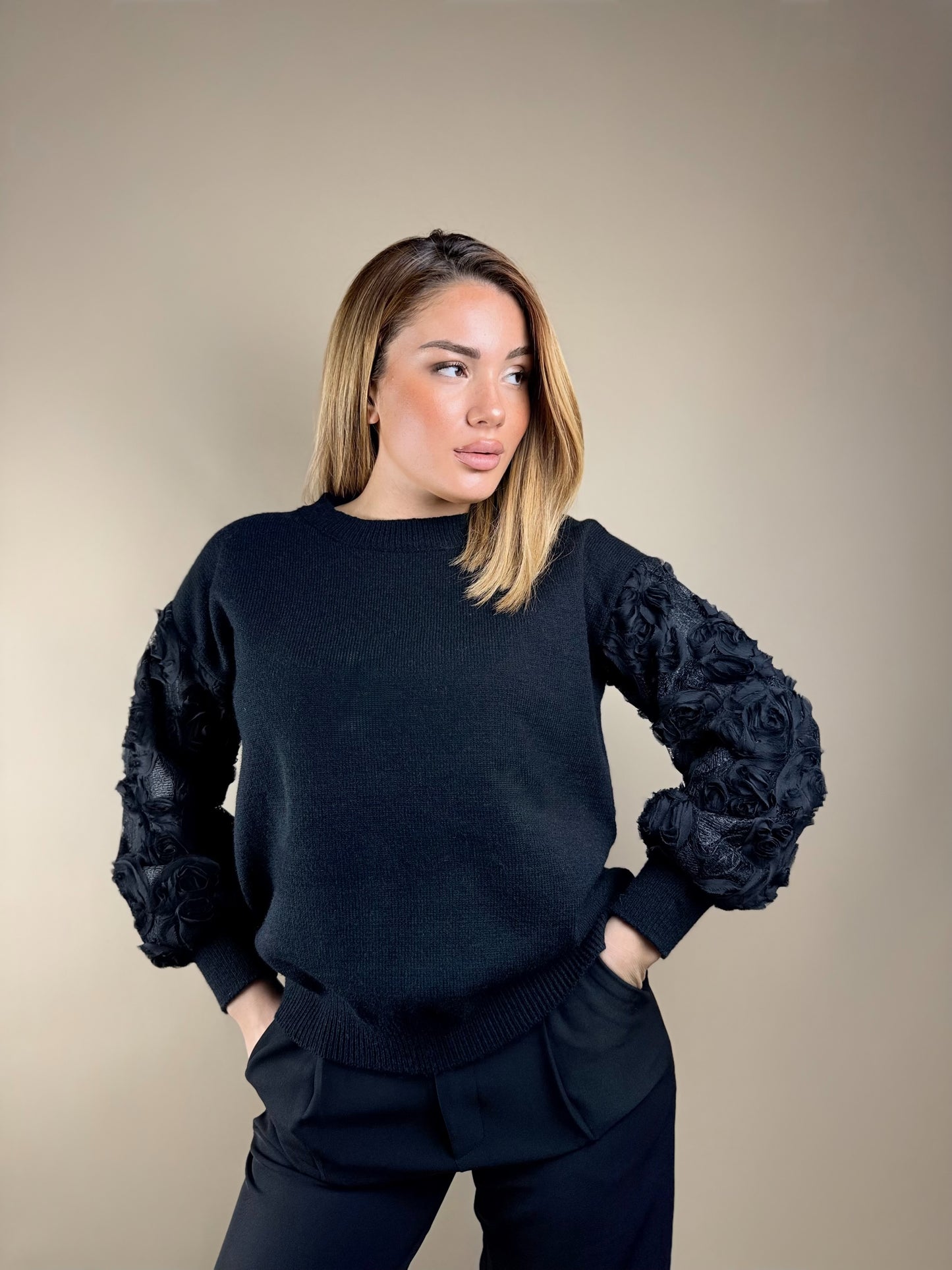 Pull Noir “Velvet Bloom”