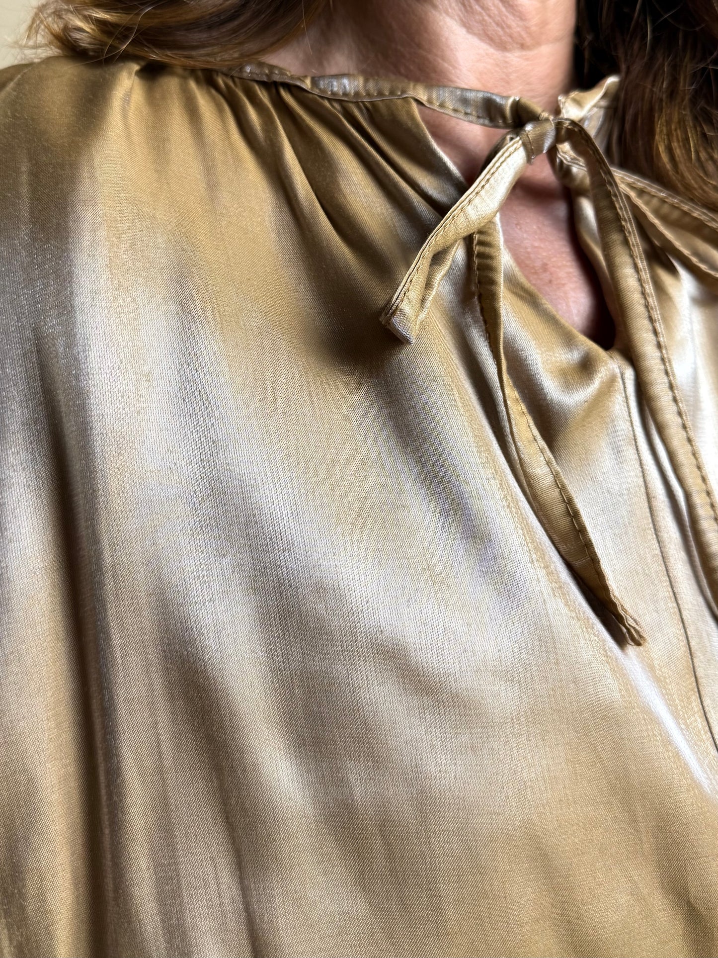 Robe Dorée Éclatante