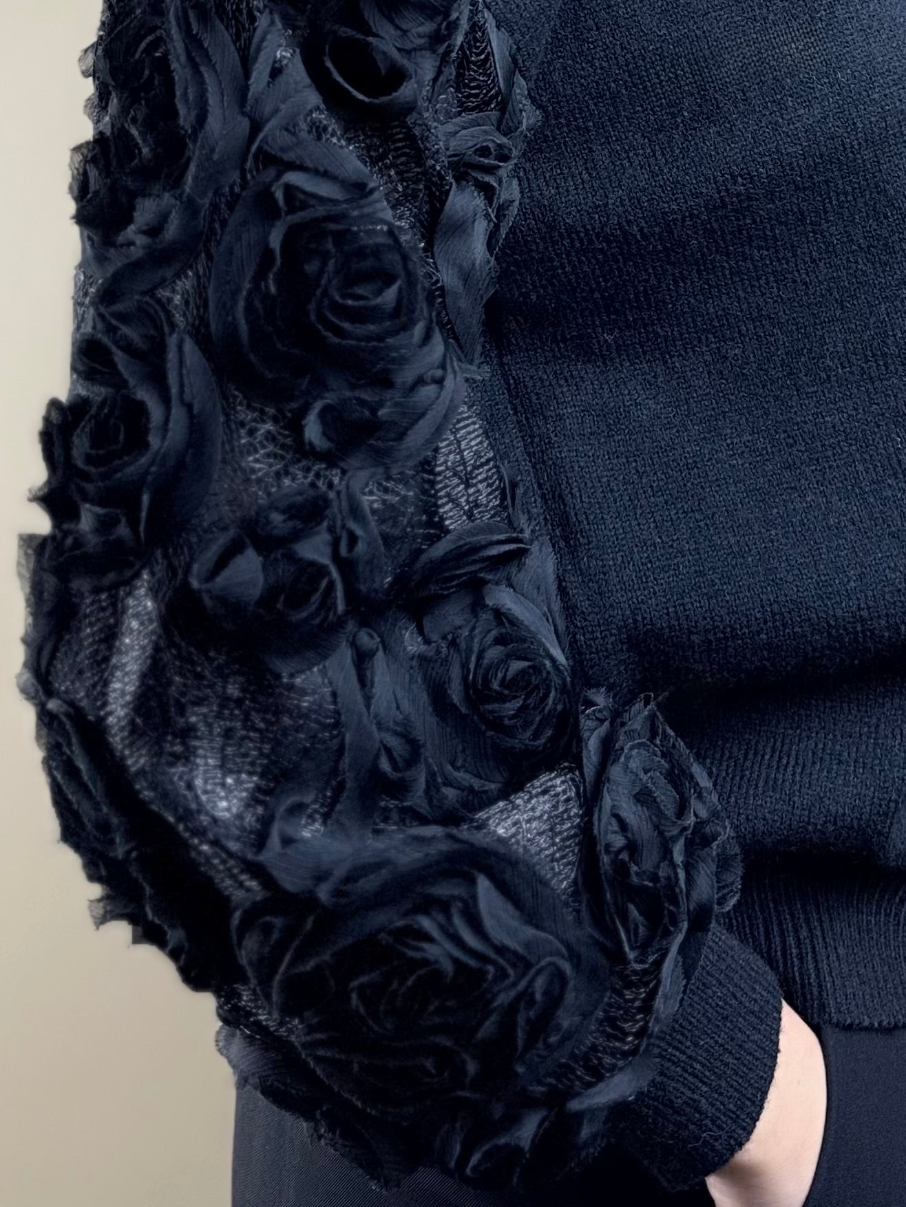 Pull Noir “Velvet Bloom”