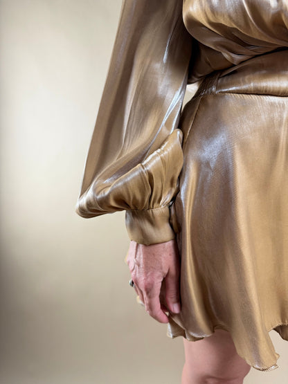 Robe Dorée Éclatante